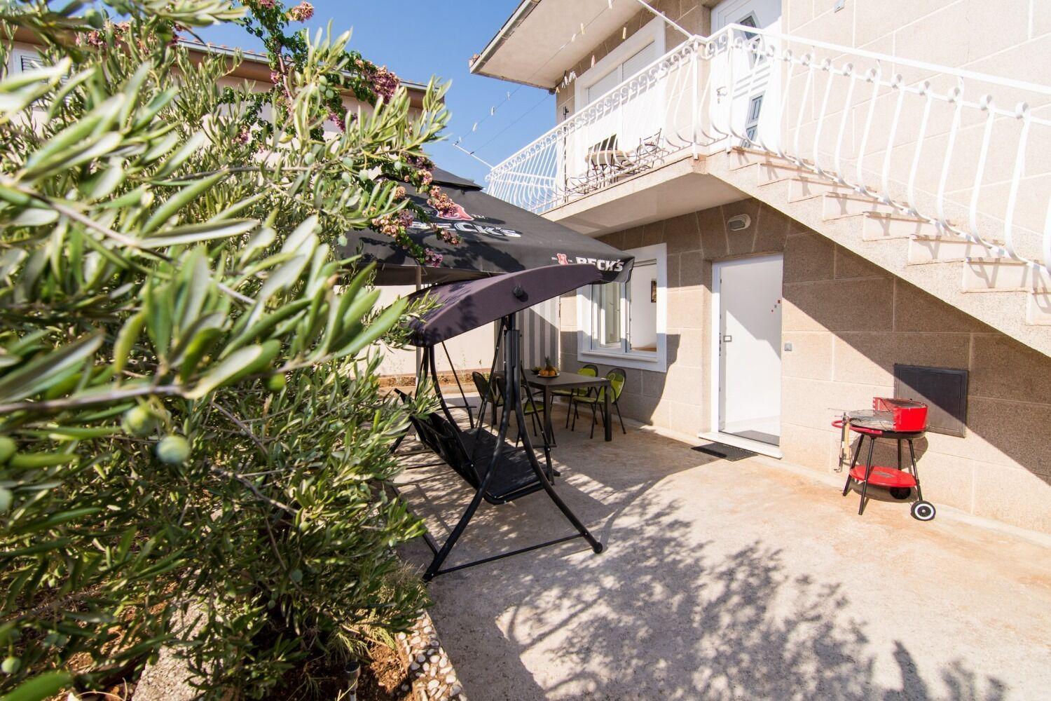 Apartments Ivica - Garden Terrace Slatine Exterior foto